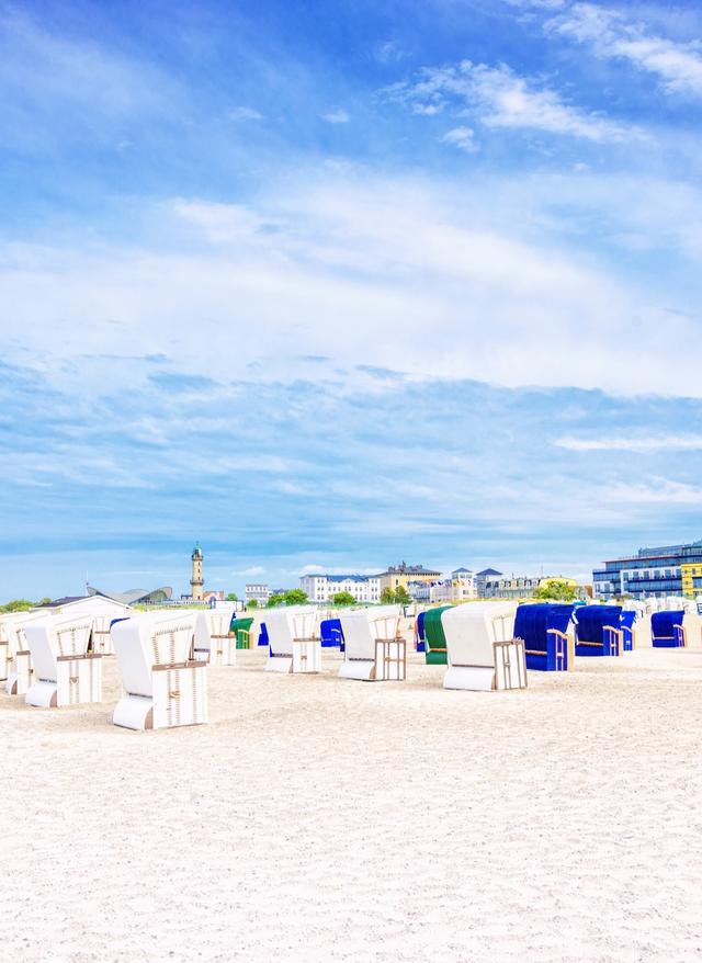 Dorint Hotels ostsee-warnemuende-strand-strandkoerbe-g-187612394.jpg