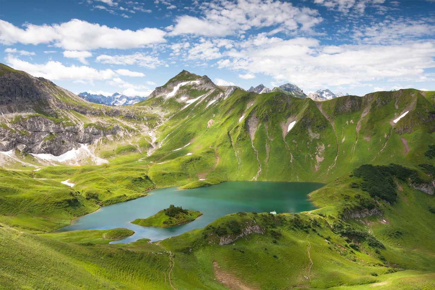 bltd4be3b333c23f034-deutschland-alpen-schrecksee-luftaufnahme-see-im-sommer-g-181895091.jpg Deutschland Alpen Schrecksee Blick auf den See im Sommer