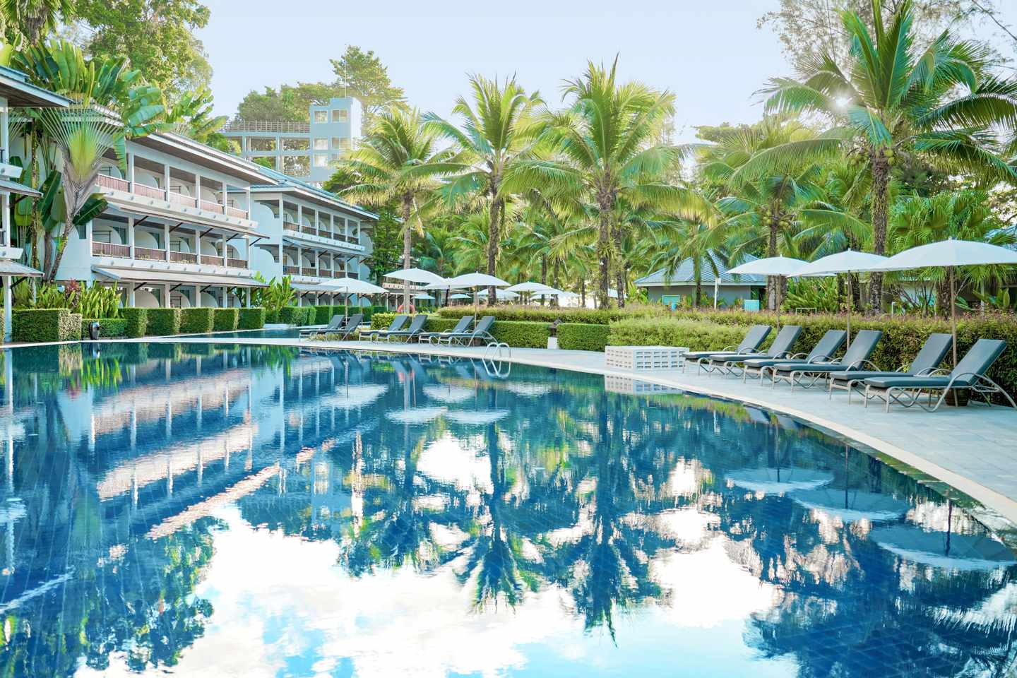 thailand-khao-lak-sentido-khao-lak-hotel-aussenansicht-poollandschaft-DER1571972.jpg