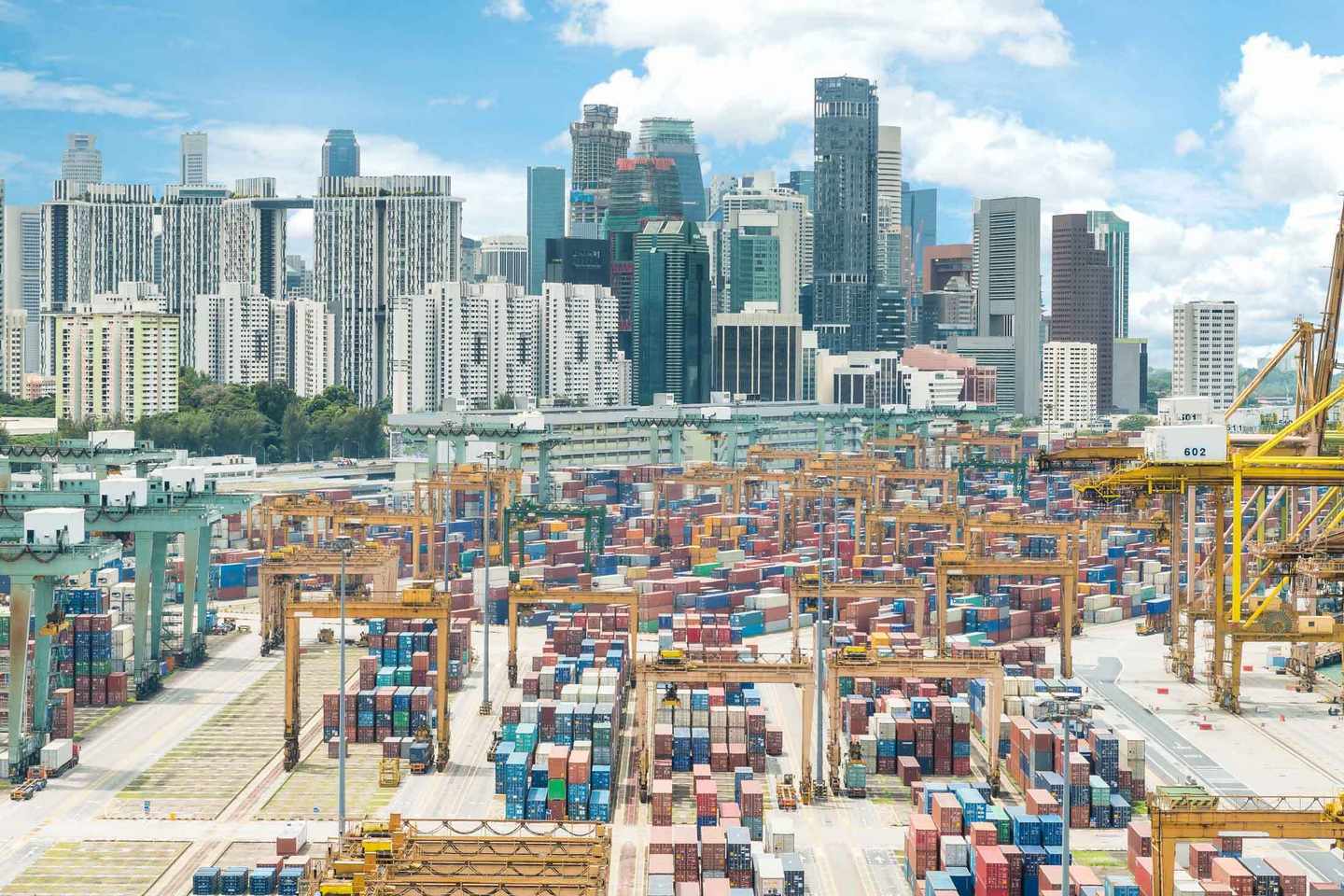 Singapur-Container-Hafen-t-491673208.jpg