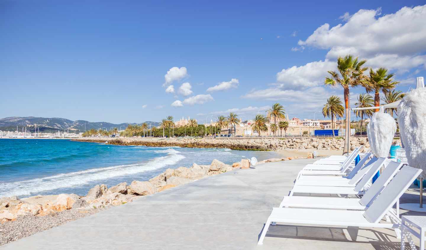 spanien-mallorca-playa-de-palma-sonnenliegen-g-187422487.jpg