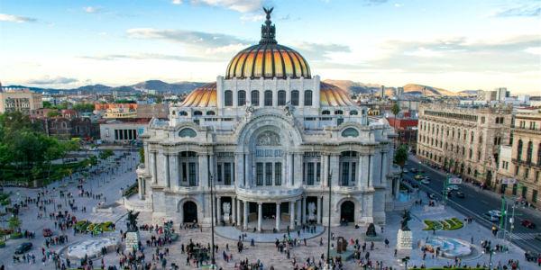 Mexico-City_Platz_Innenstadt_GettyImages-831791720.jpg