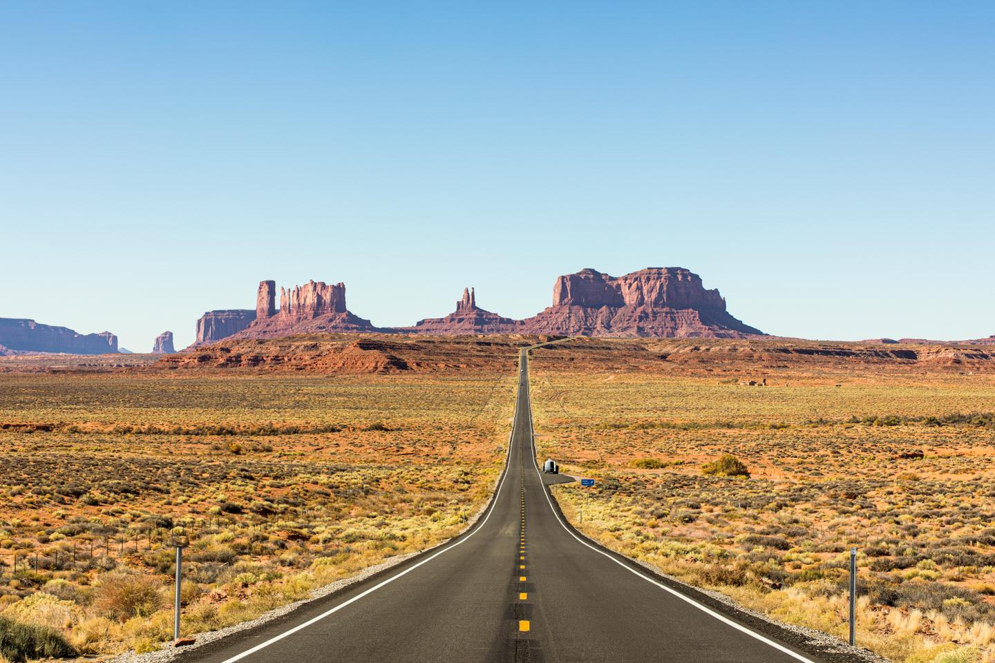 usa-arizona-monument-valley-route-66-durch-steppe-g-1365400378.jpg