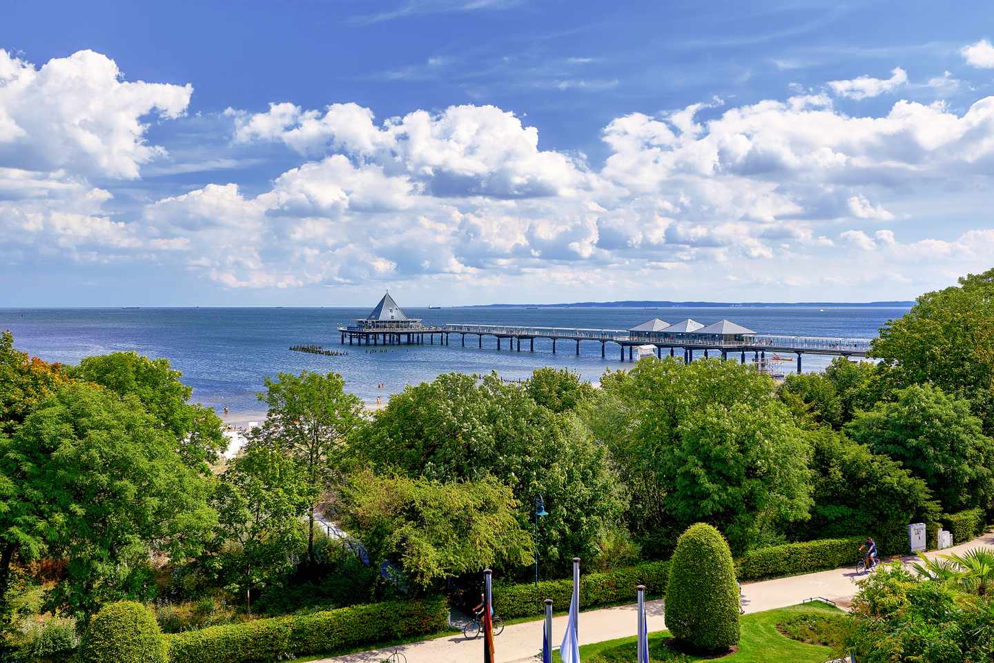 deutschland-usedom-heringsdorf-seebruecke-ostsee-strand-promenade-g-1393870020.jpg