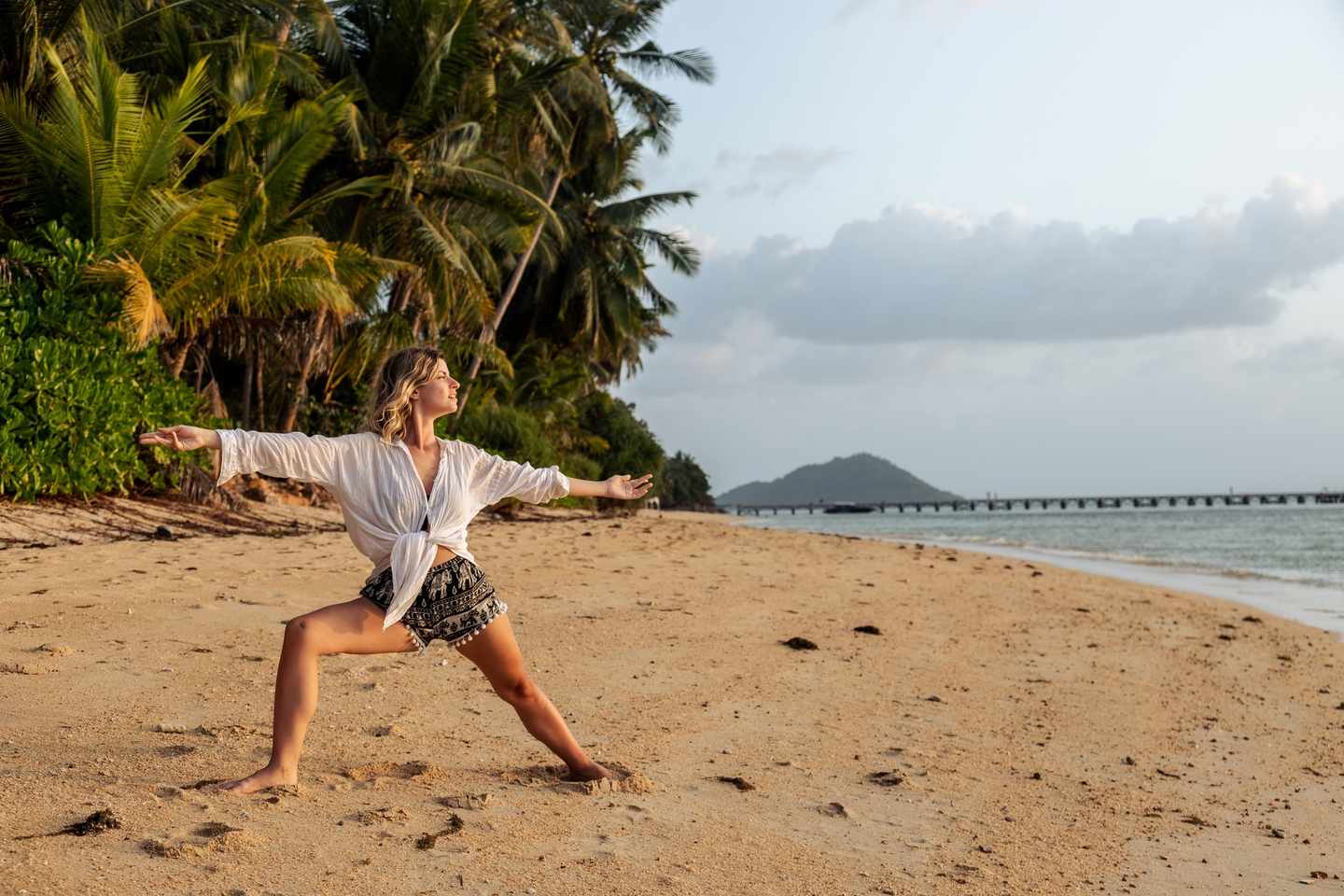 Thailand-Yoga-am-Strand-g-1494783935.jpg
