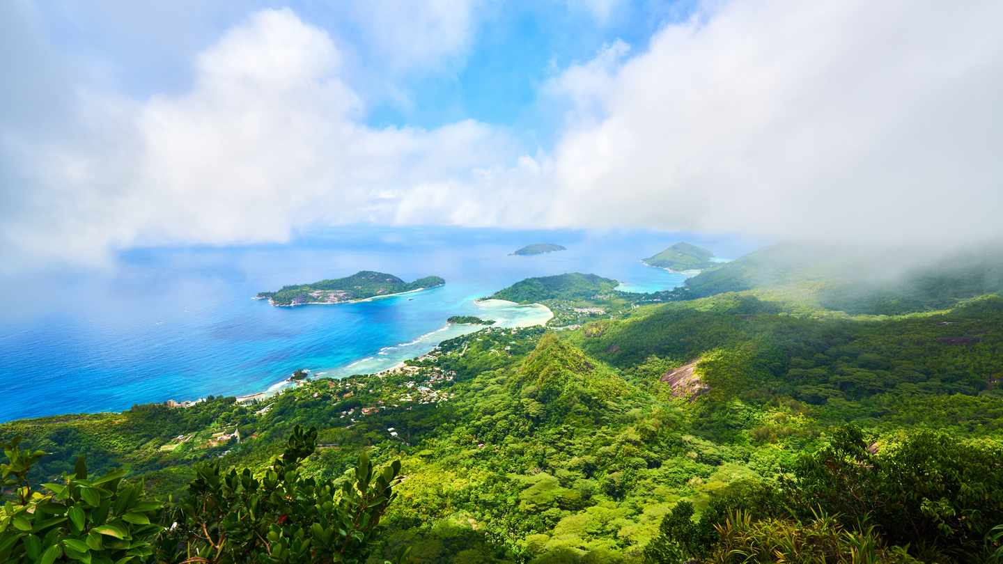 seychellen-panoramablick-therese-bay-ternay-t-952969100.jpg