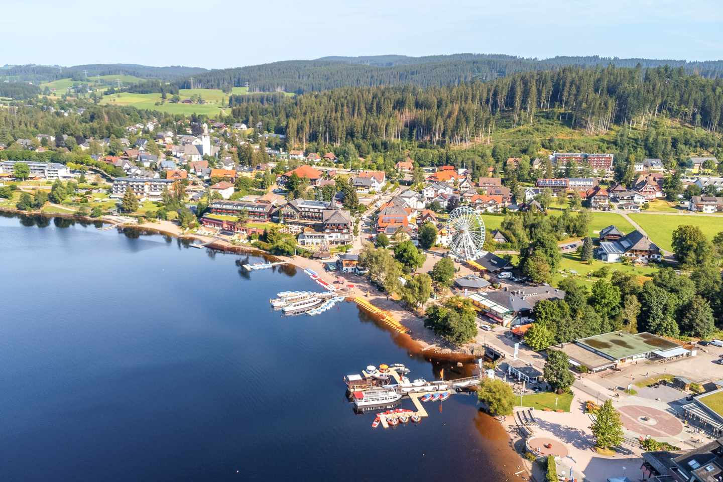 deutschland-schwarzwald-titisee-dronenaufnahme-g-2187543094.jpg