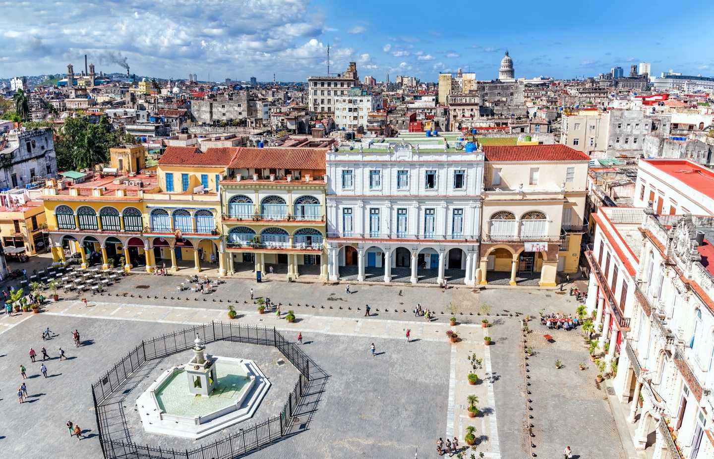 kuba-havanna-plaza-vieja-g-675318594.jpg