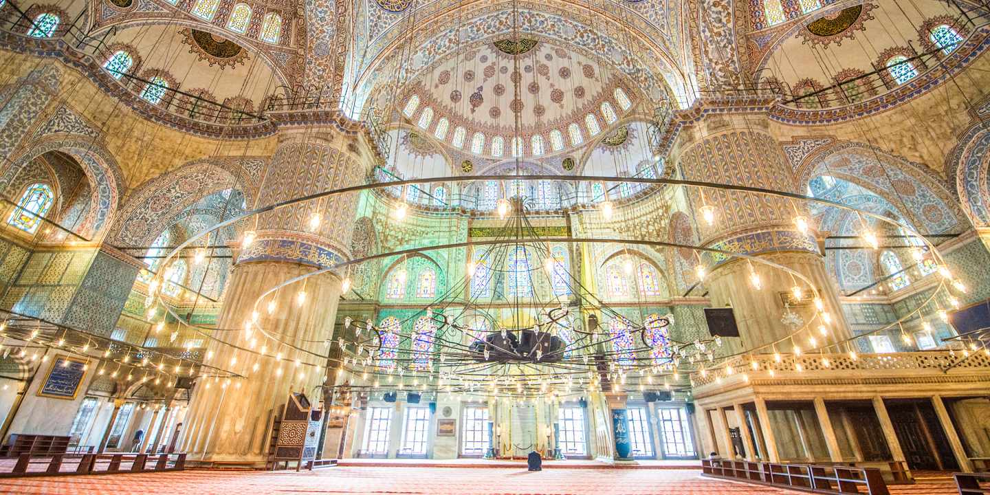 tuerkei-istanbul-sultan-ahmed-moschee-innenraum-kuppel-ornamente-g-664760600.jpg