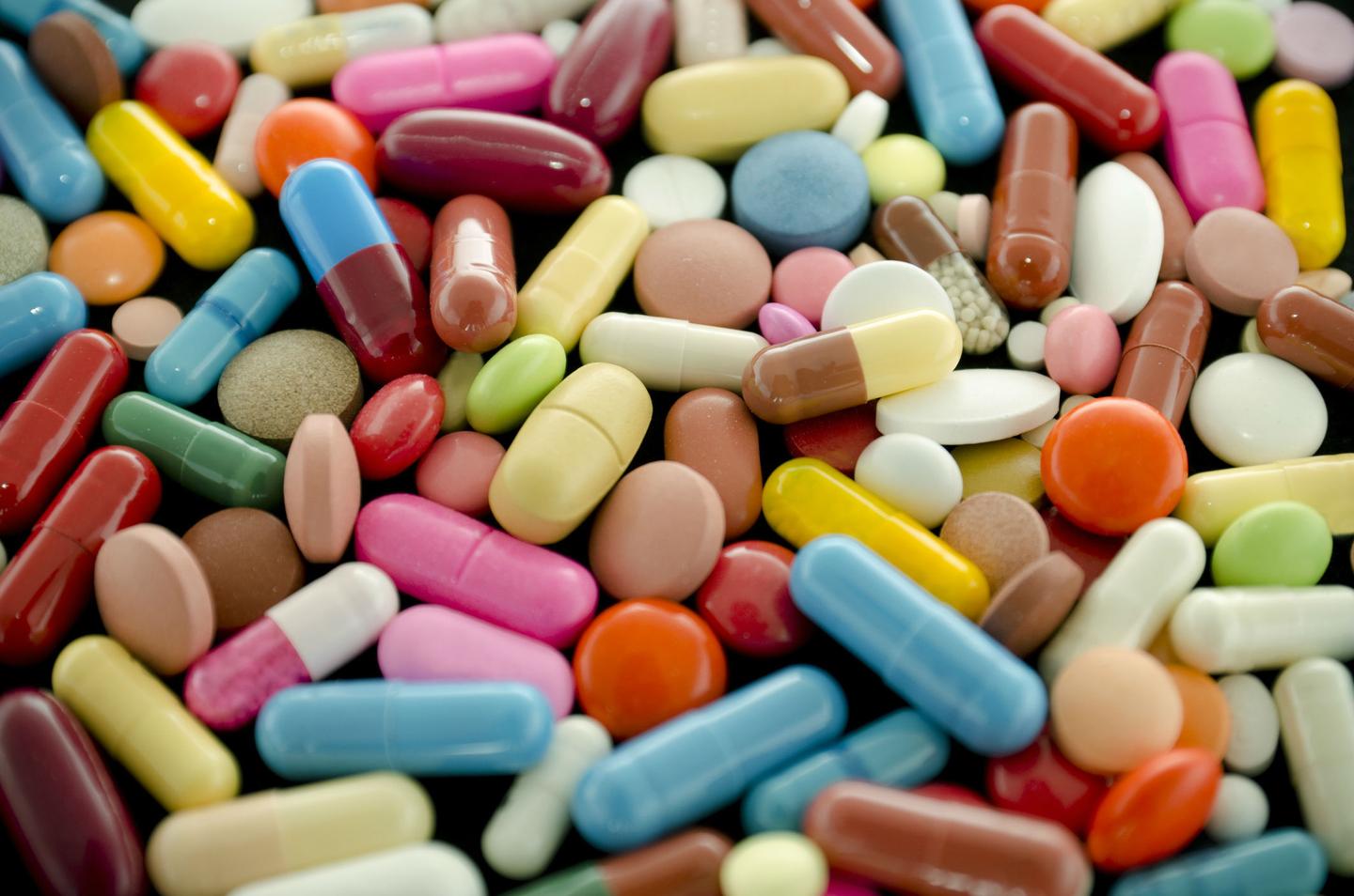 bunte-tabletten-g-185215379.jpg