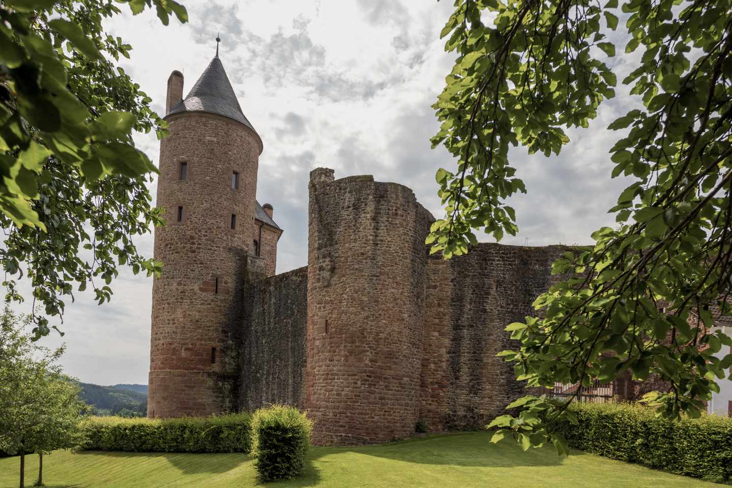 deutschland-rheinland-pfalz-eifel-muerlenbach-bertradaburg-g-1422722600.jpg