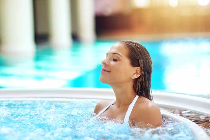 wellness-whirlpool-g-497680510.jpg