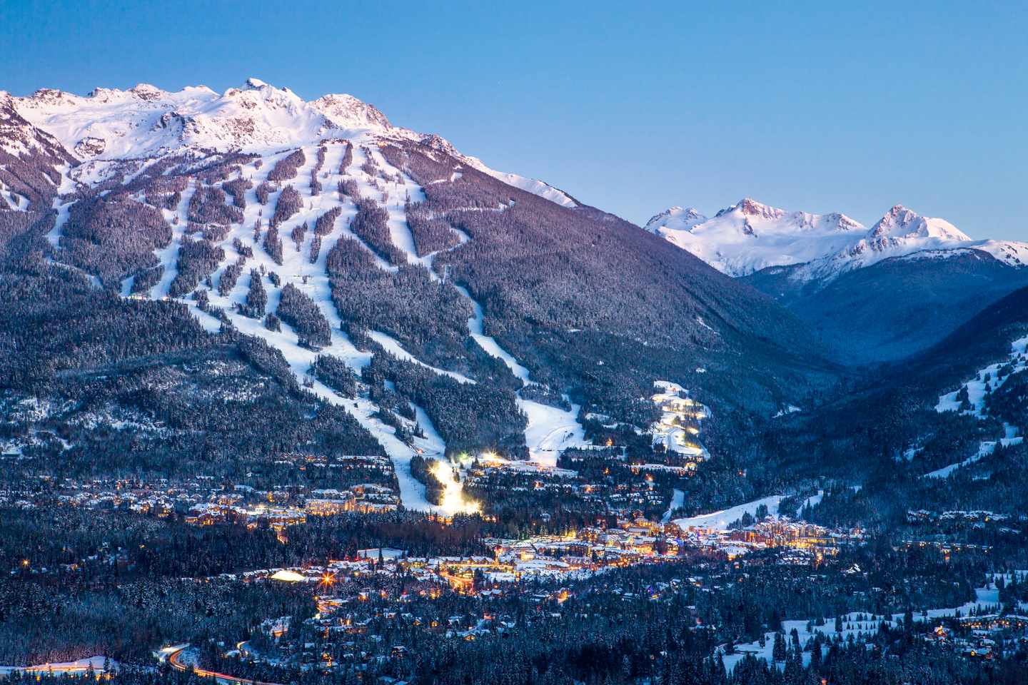 kanada-british-columbia-whistler-blackcomb-panorama-bei-daemmerung-g-1283967780.jpg