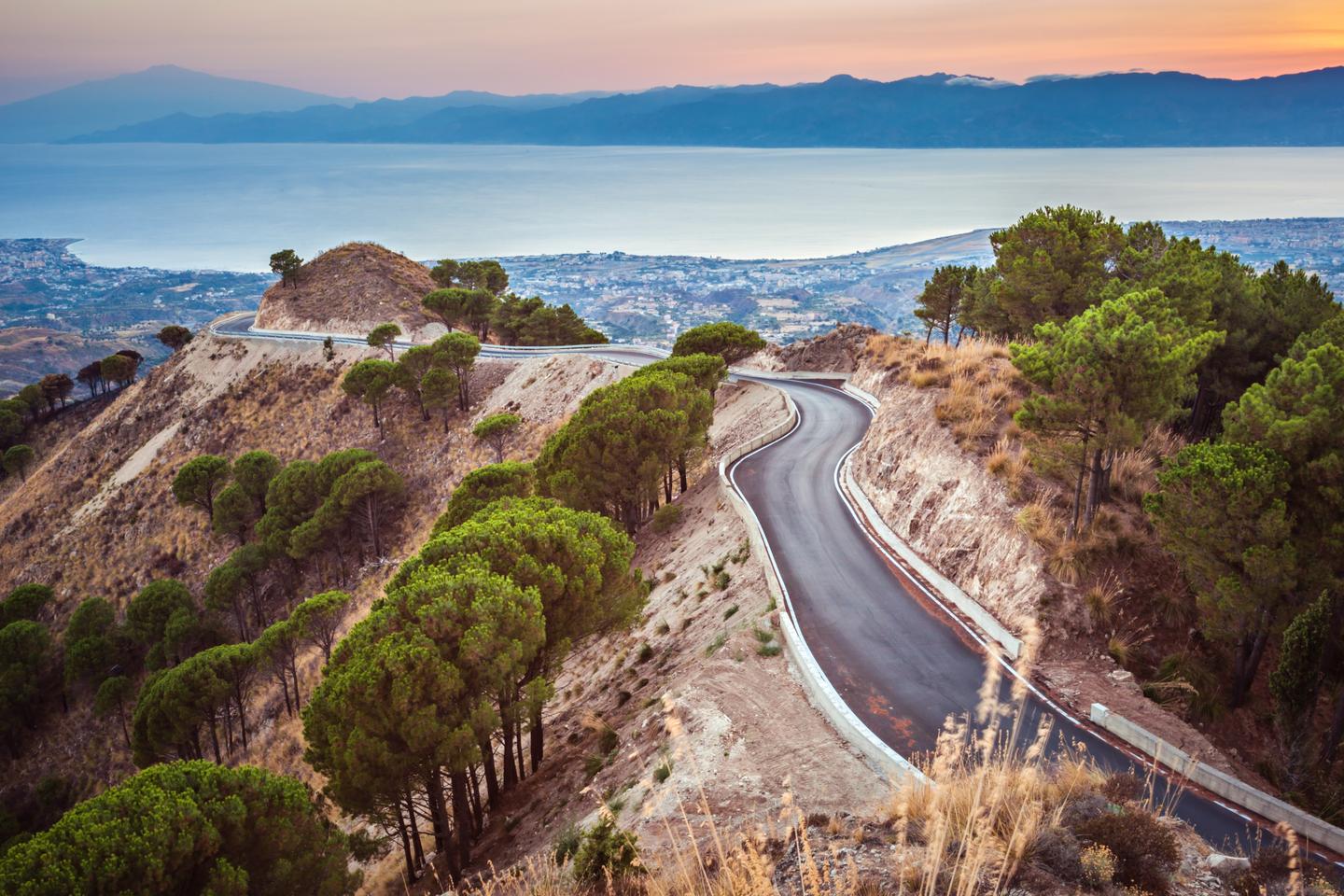 italien-kalabrien-aspromonte-reggio-calabria-messina-g-1137384278.jpg
