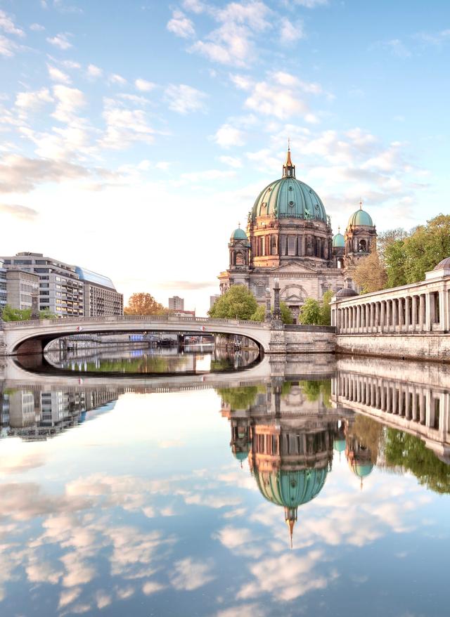 Sommer in Berlin Berlin Museumsinsel Spree