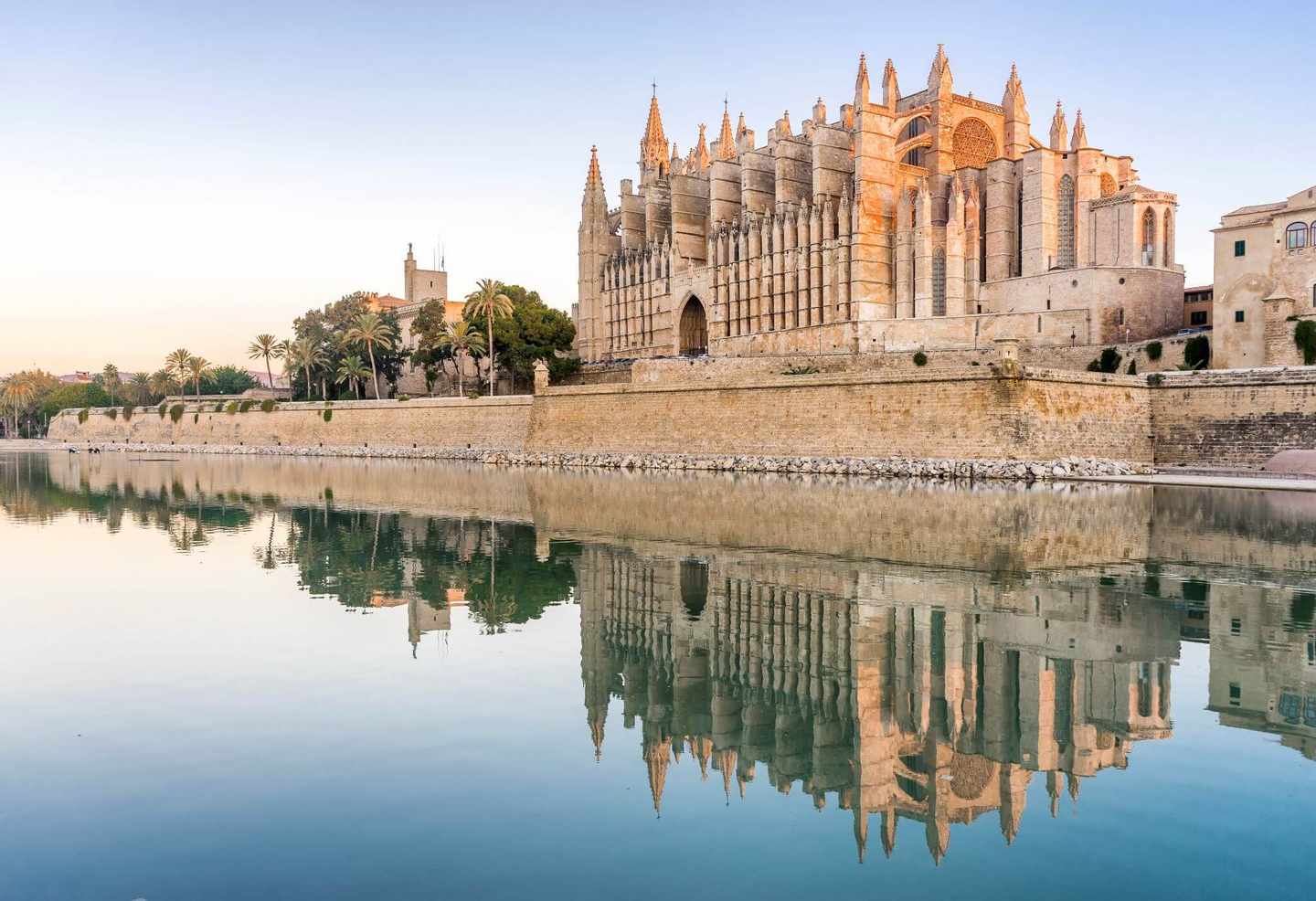 spanien-mallorca-palma-de-mallorca-kathedrale-la-seu-g-511216608.jpg