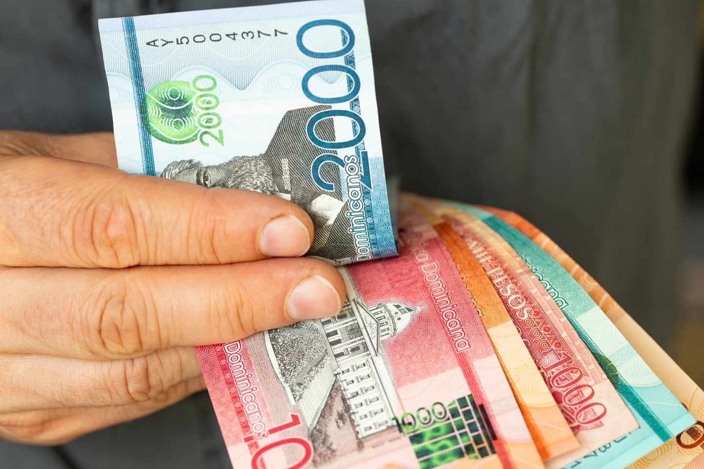 dominikanische-republik-pesos-bargeld-g-2159803739.jpg