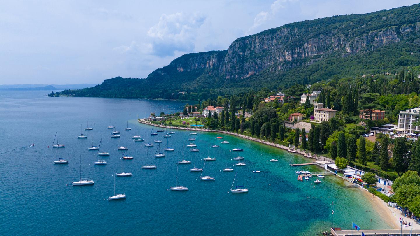 italien-gardasee-garda-segelboote-luftaufnahme-g-2164130164.jpg