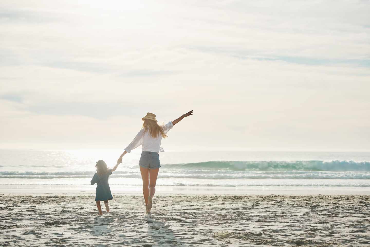kinder-strand-mutter-tochter-g-1169087795.jpg