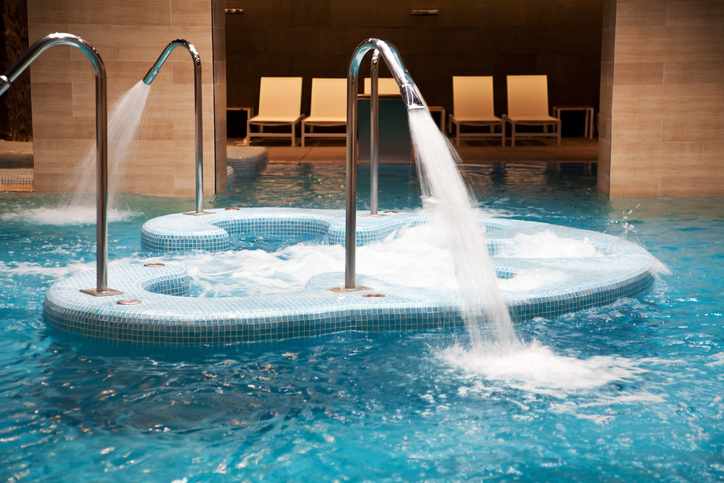 wellness-schwimmbad-g-152975525.jpg