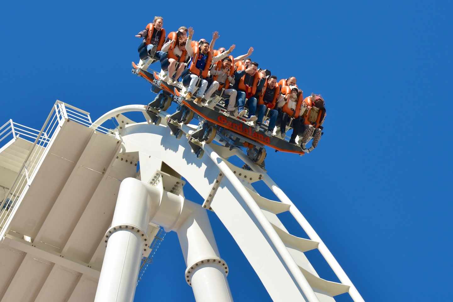 gardaland-achterbahn-oblivion-p-SE47137_E-12516460.jpg