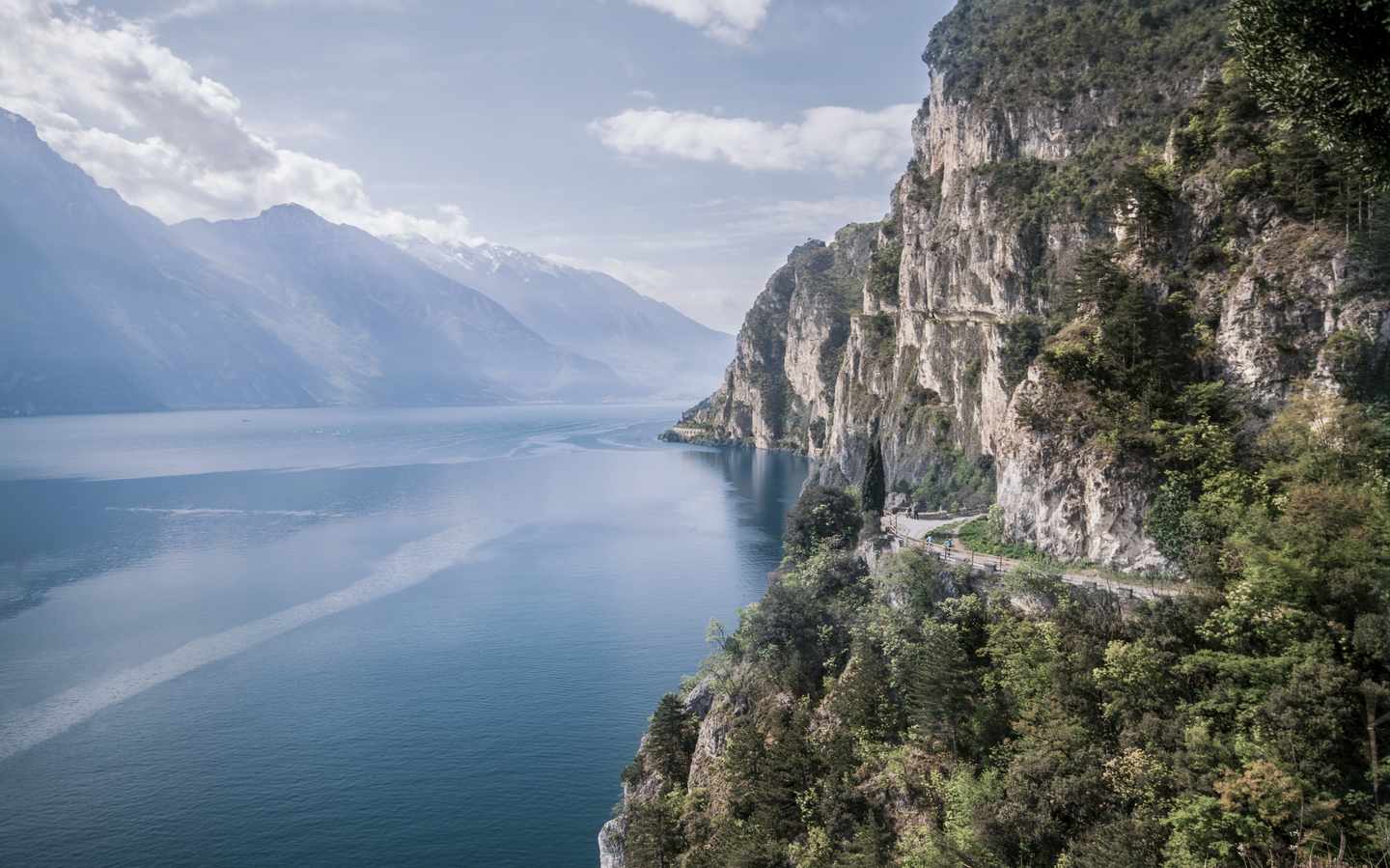 italien-gardasee-steilkueste-g-528718638.jpg