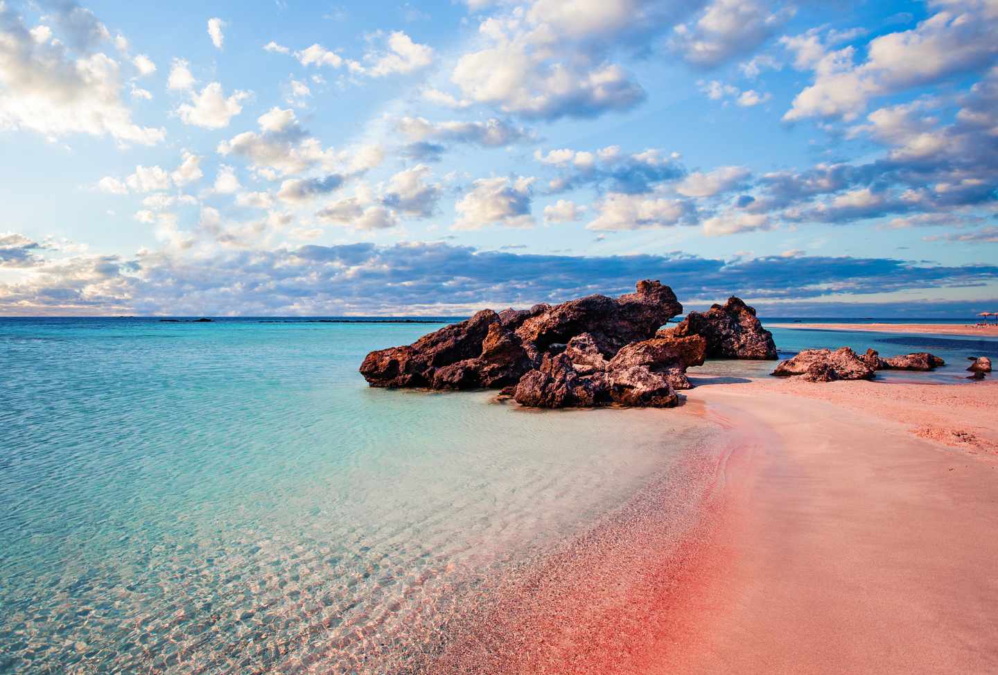 bltb5935045fca8ff92-griechenland-kreta-elafonissi-strand-rosa-sand-g-1137243732.jpg Strand mit rosa Sand und blauem Himmel in Elafonissi