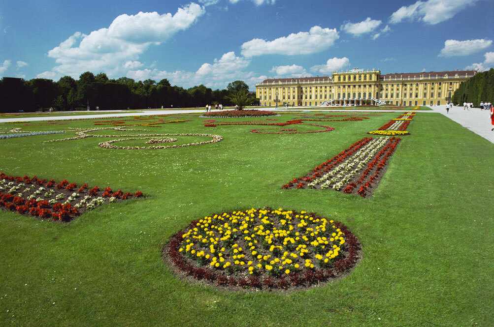 wien-schloss-schoenbrunn-t-87626325.jpg