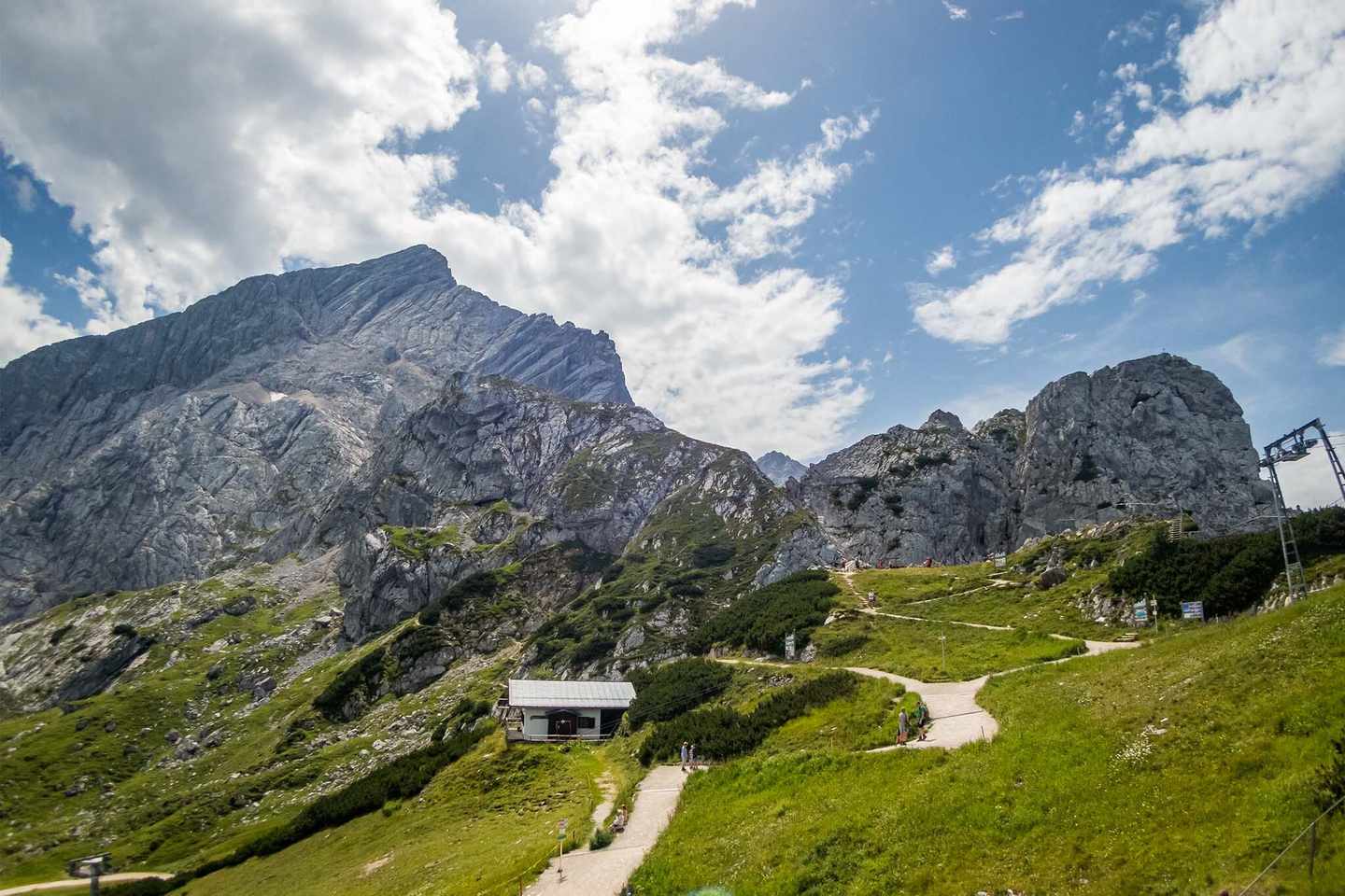 deutschland-bayern-zugspitze-alpenspitze-wanderweg-zu-den-alpen-g-1257827879.jpg