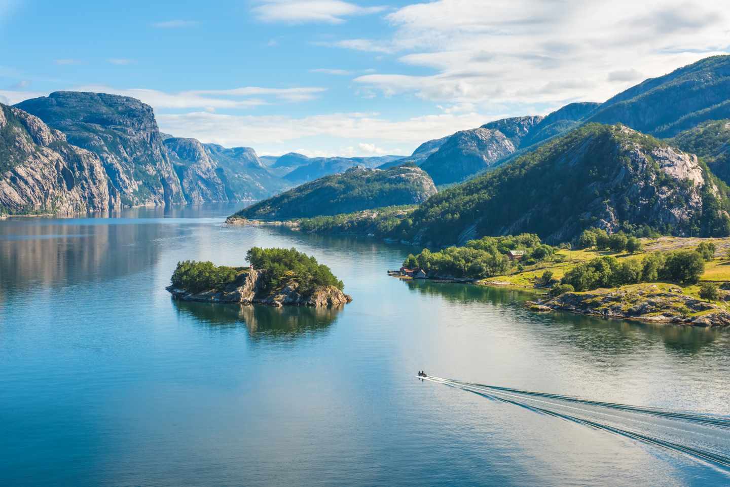 norwegen-fjord-lysefjord-g-958441374.jpg
