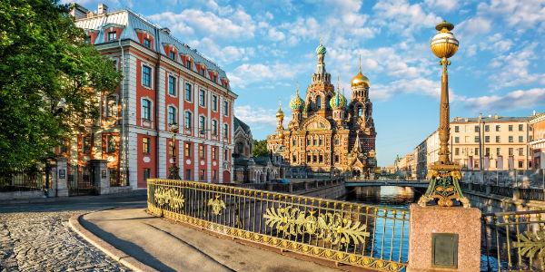 sankt-petersburg-russland-erloeserkathedrale-t-848437274.jpg