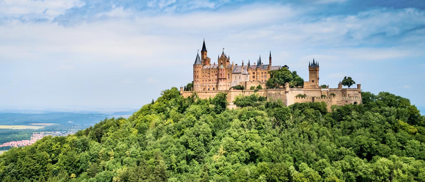 GettyImages-862271080.jpeg Blick auf die Burg Hohenzollern