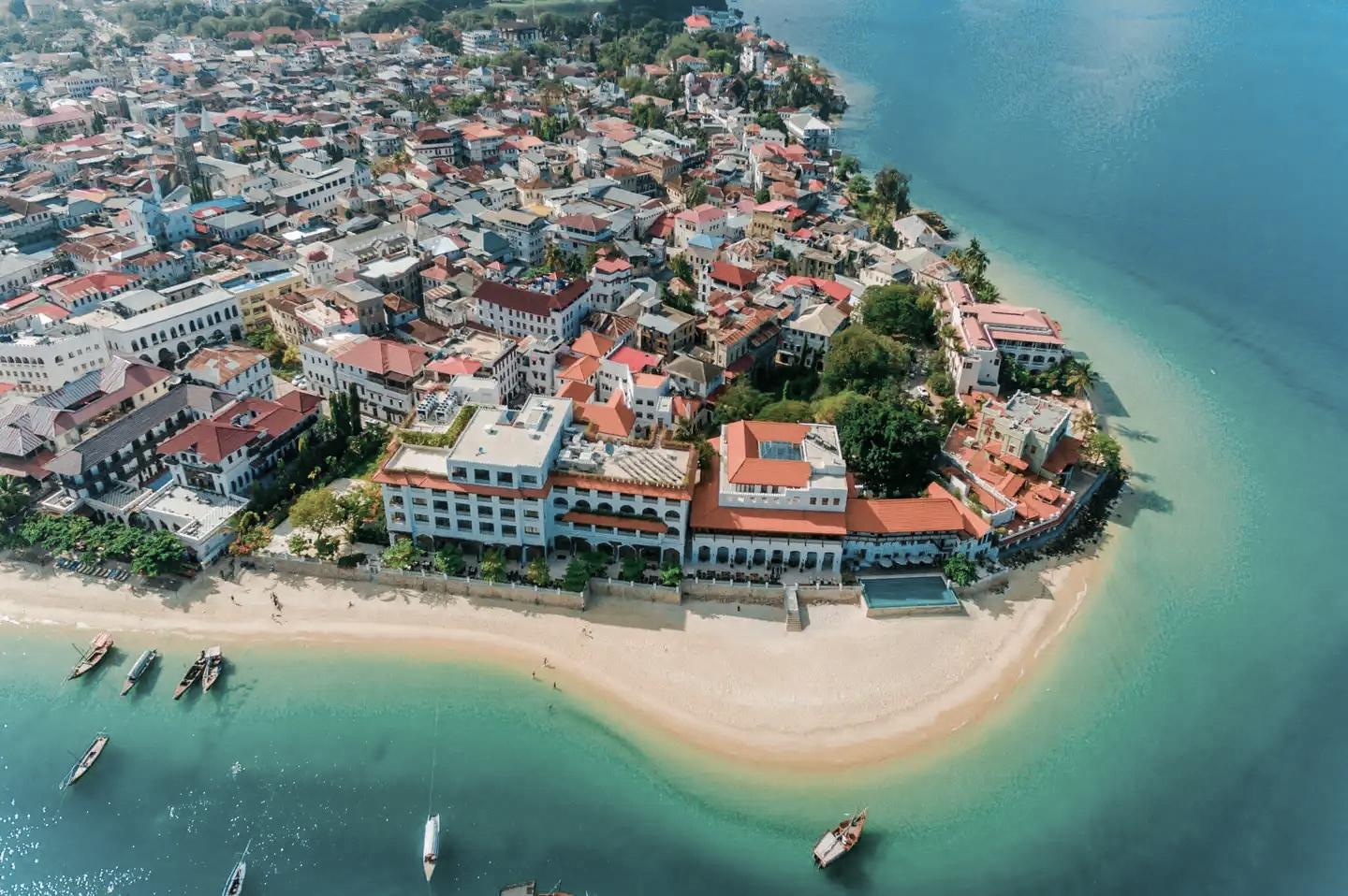 afrika-tansania-sansibar-stonetown-stadtpanorama-meer-g-1209874306.jpg