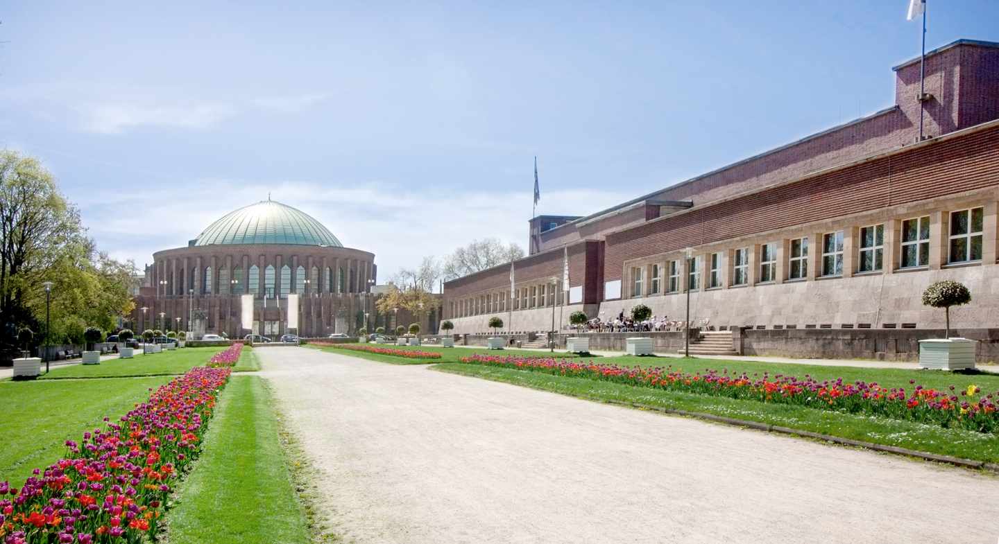 deutschland-duesseldorf-tonhalle-g-820728886.jpg