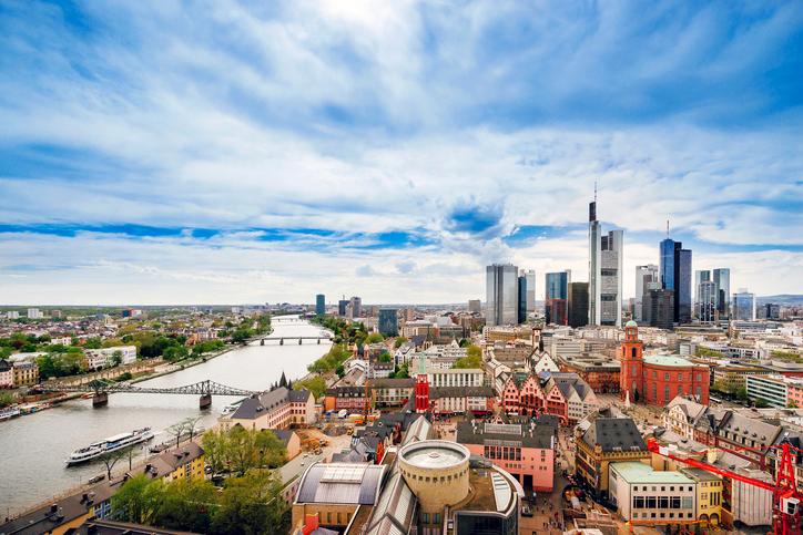 hessen-frankfurt-panorama-altstadt-g-521200738.jpg