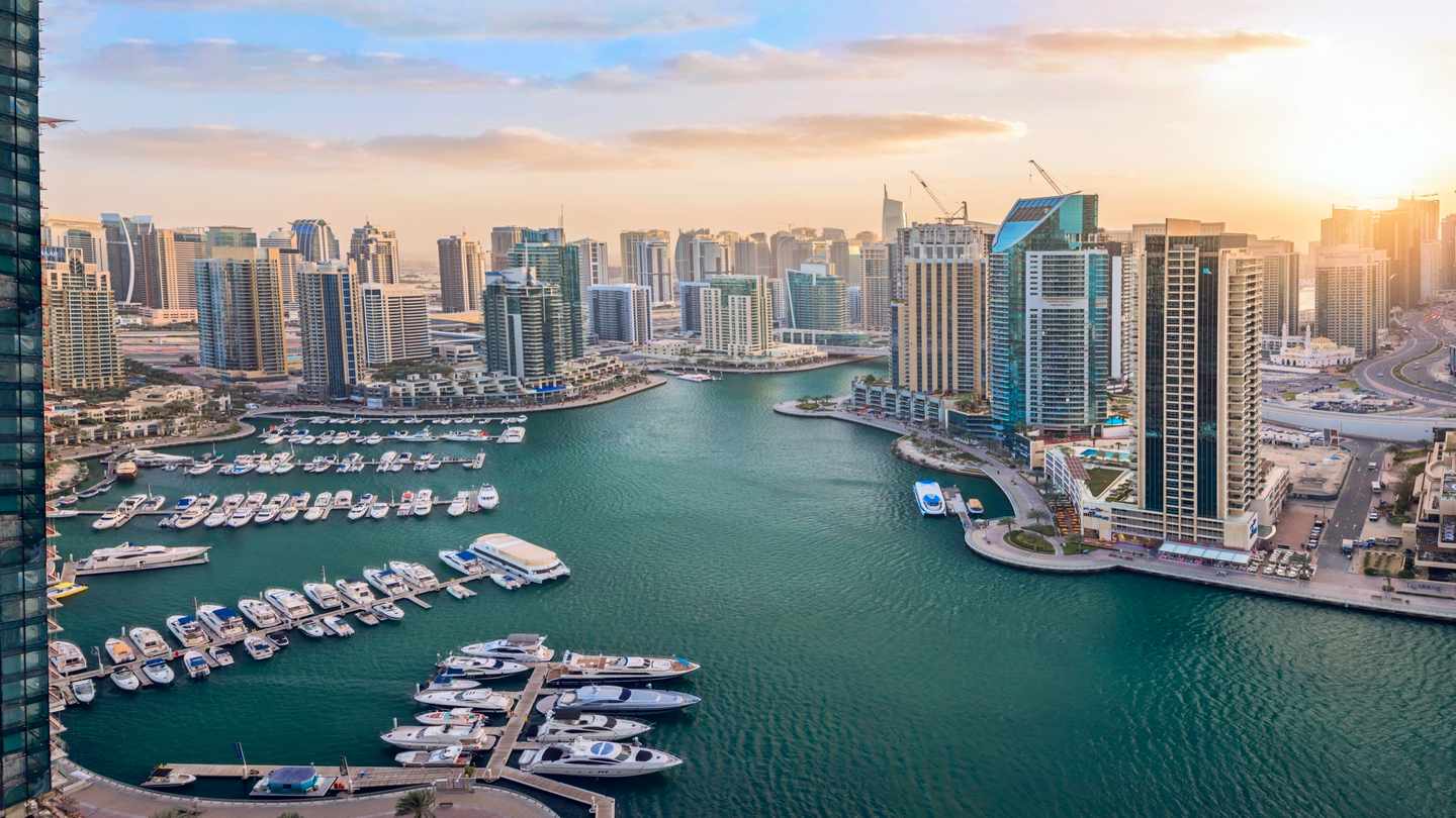 vae-dubai-marina-g-914466478.jpg