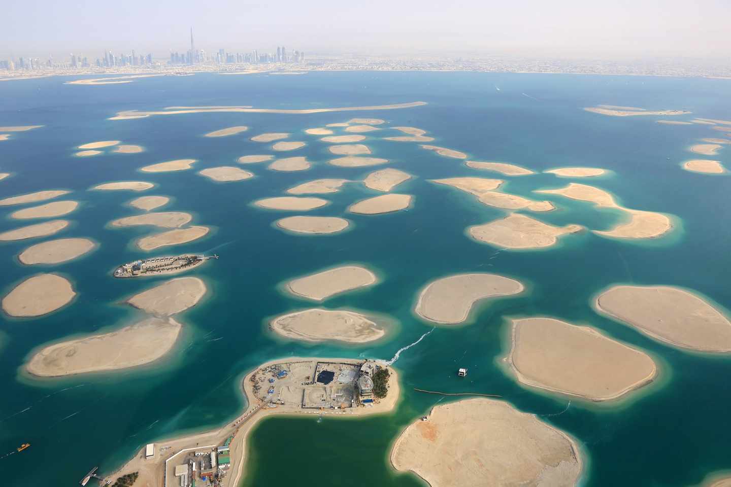 vae-dubai-the-world-g-692021584.jpg