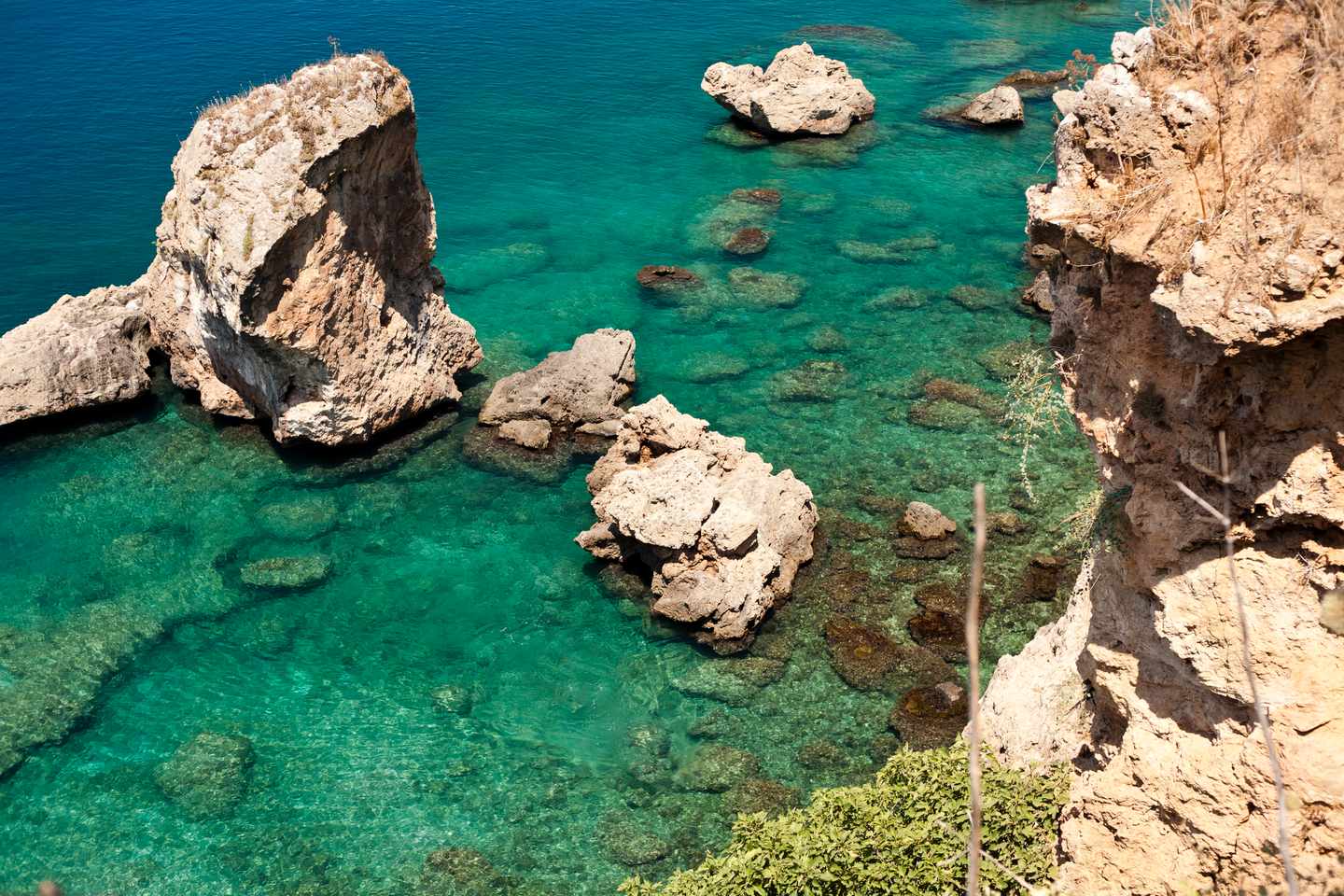 tuerkei-antalya-felsen-im-meer-g-453316671.jpg