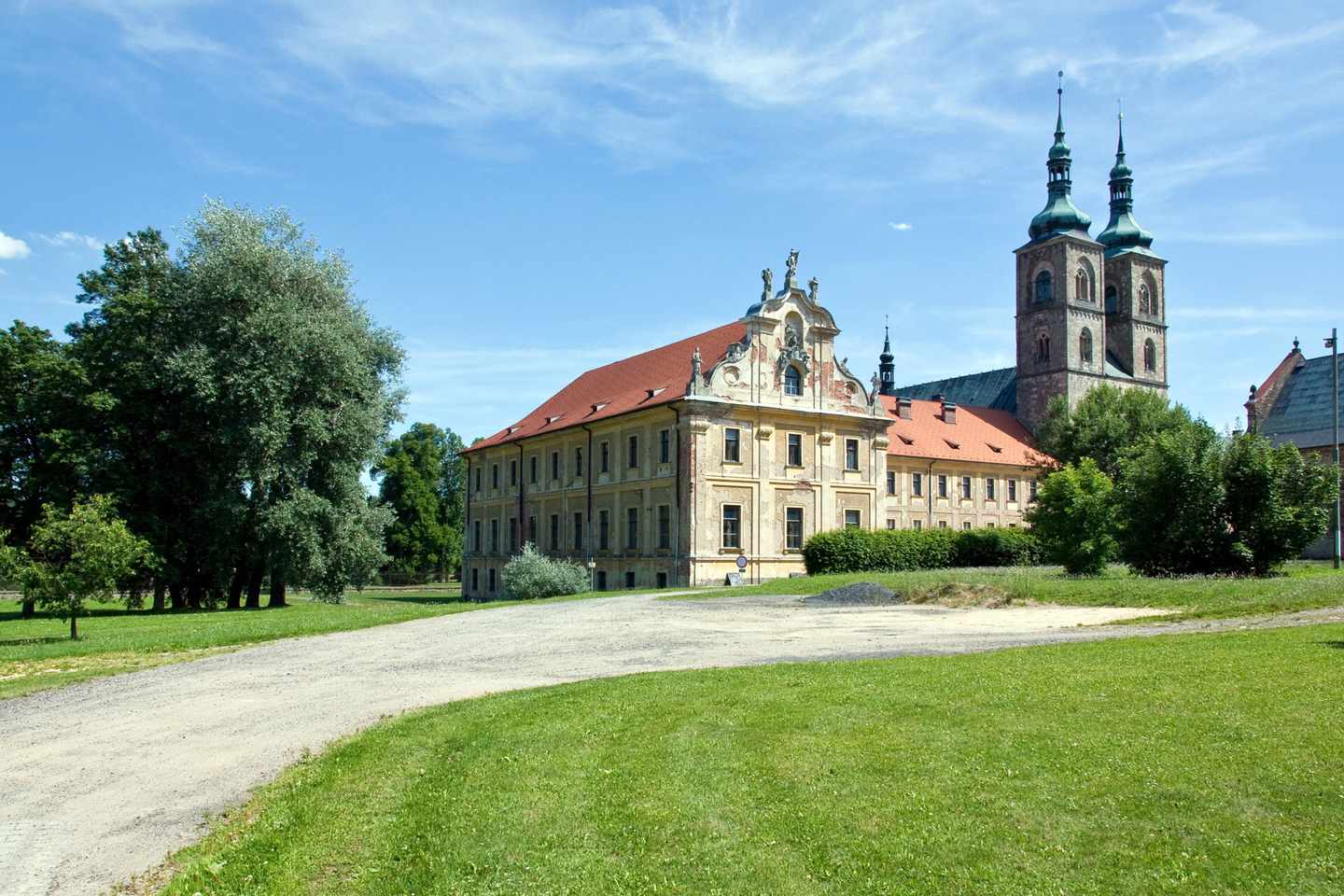 tschechien-prämonstratenserkloster-tepla-klein-g-485165487.jpg