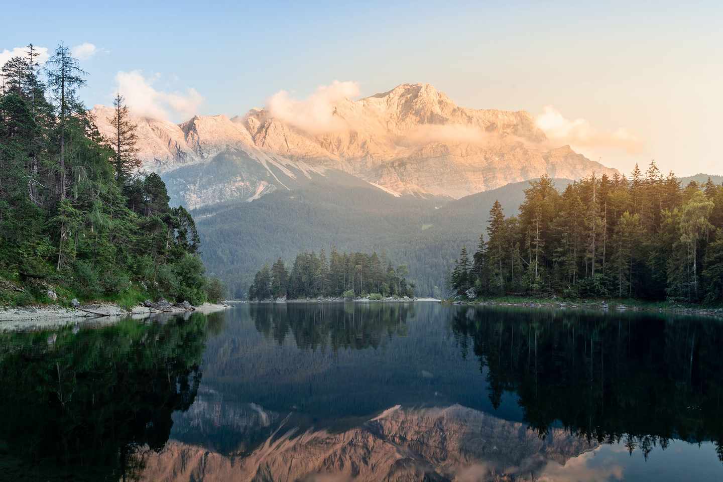 deutschland-bayern-schoenste-seen-eibsee-g-1072133204.jpg