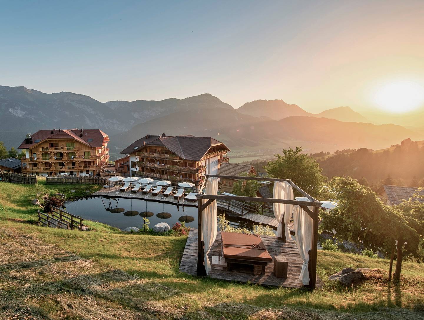 italien-trentino-pinzolo-lefay-resort-und-spa-dolomiti-innenpool-cmi-DER1365533.jpg
