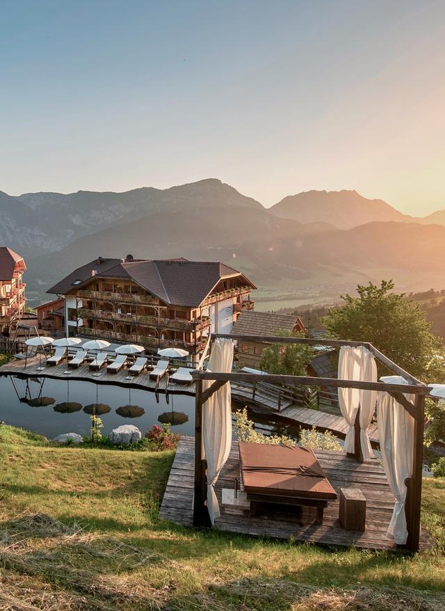 Nachhaltige Hotels italien-trentino-pinzolo-lefay-resort-und-spa-dolomiti-innenpool-cmi-DER1365533.jpg