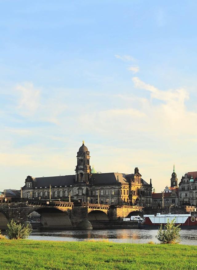 Deutschland-Dresden-Stadtpanorama-g-155255545.jpg