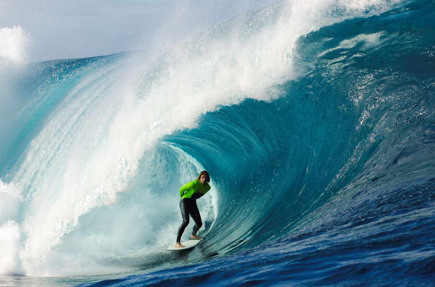 usa-hawaii-surfer-im-wellentunnel-g-180846153.jpg