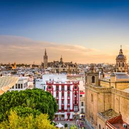 spanien-andalusien-sevilla-skyline-klein-g-477700738.jpg