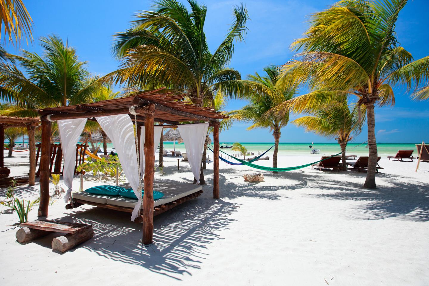 mexiko-cancun-palmenstrand-holbox-g-178435027.jpg