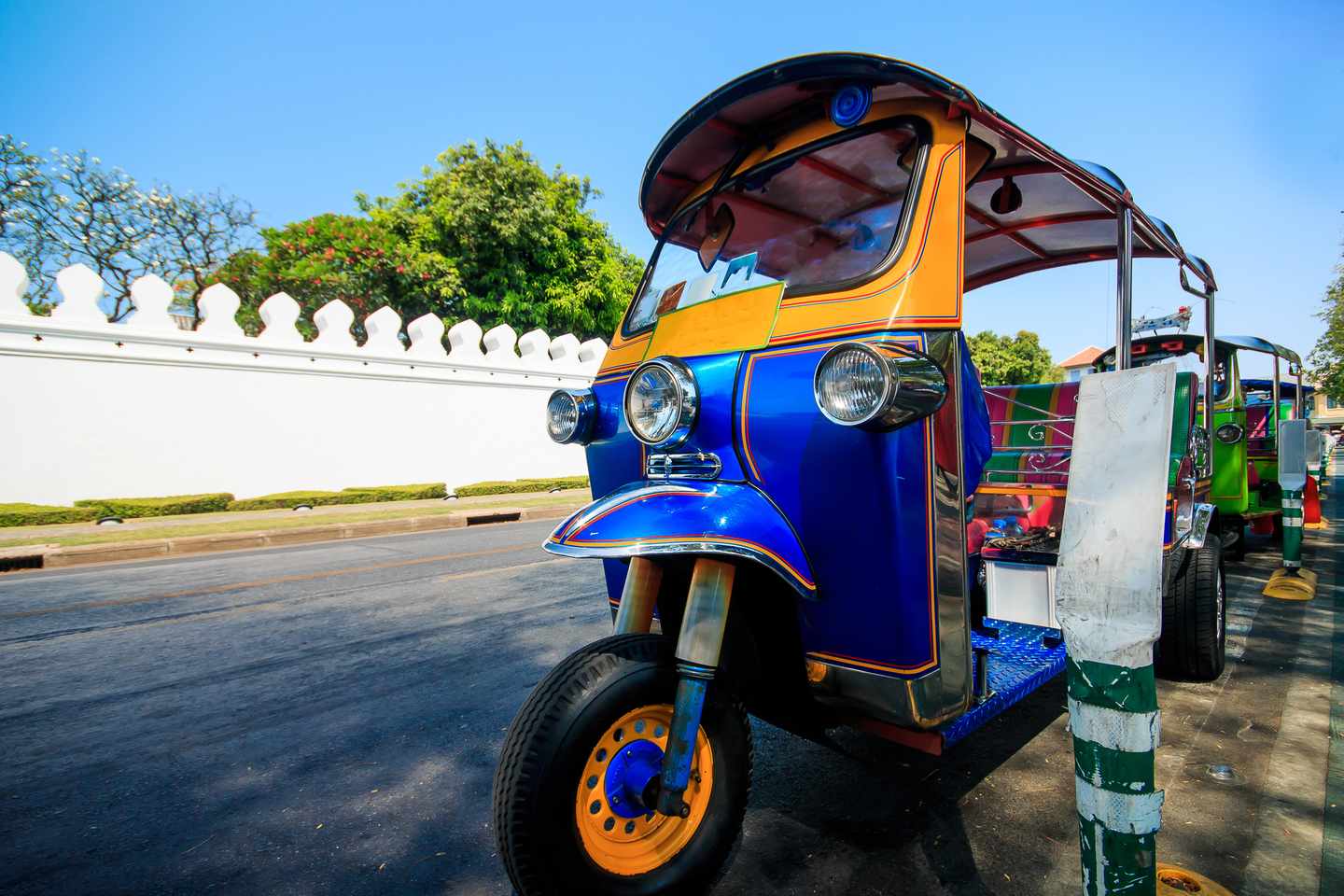 thailand-tuk-tuk-t-544678836.jpg