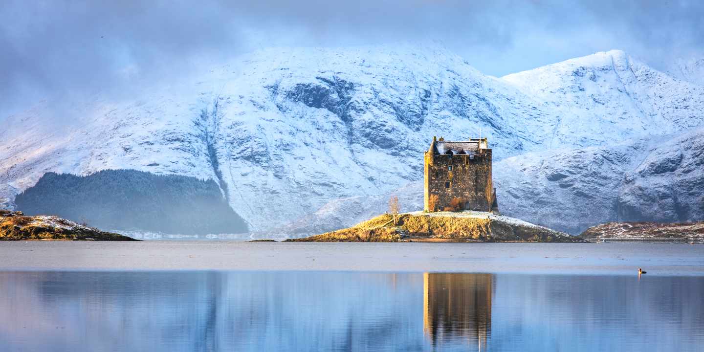 grossbritannien-schottland-castle-stalker-winterlich-weihnachten-g-1465027857.jpg