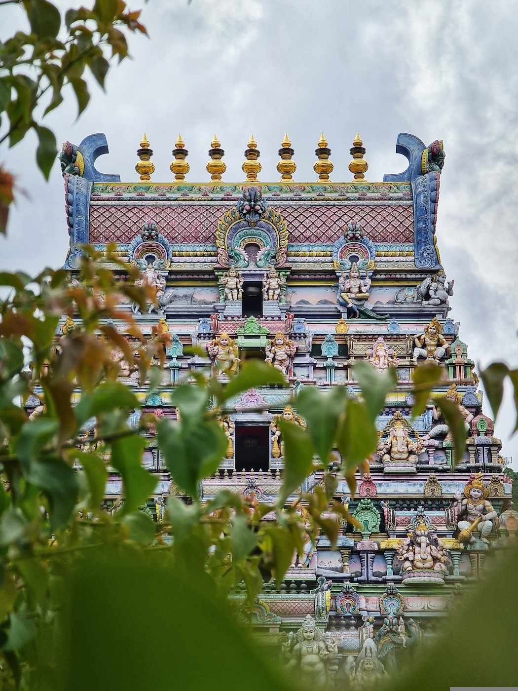 1_2_seychellen_mahe_hindutempel_dertour.jpeg