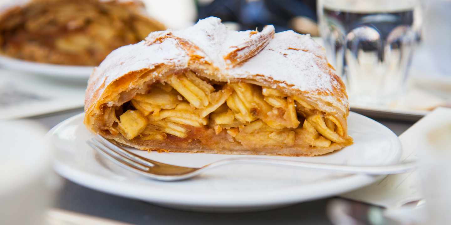 wien-kaffeehaus-apfelstrudel-g-598670094 (1).jpg